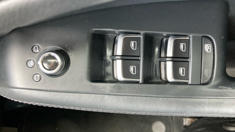 Audi Q5 2.0T FSI Quattro S Line 5dr Tip Auto Petrol Estate